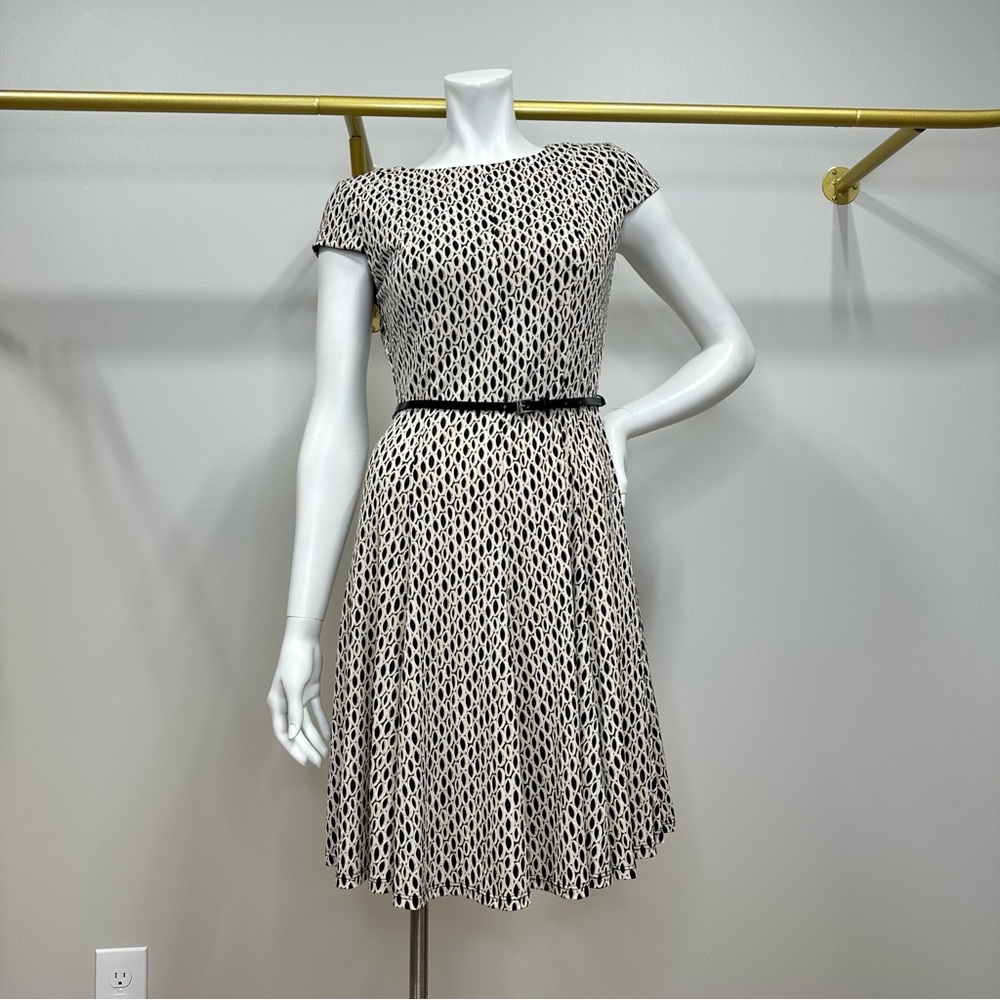 Jessica Howard Petite Fit A-Line Short Sleeves Dress With Belt